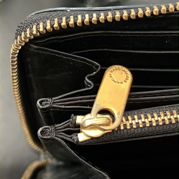 Marc by Marc Jacobs black leather zippered wallet - Picture 8 of 11